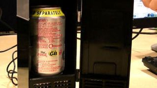 Bei www.sowaswillichauch.de gibt es einen USB-Kühlschrannk für 20,69 Euro. (www.sowaswillichauch.de)