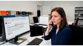 Die Angreifer kombinieren bei den von 8com beobachteten Angriffen KI-gestützte Telefonate und gestohlene Identitäten, um damit hochentwickeltes Social Engineering bei HR-Mitarbeitenden durchzuführen. (Bild: Gemini / Vogel IT-Medien GmbH / KI-generiert)