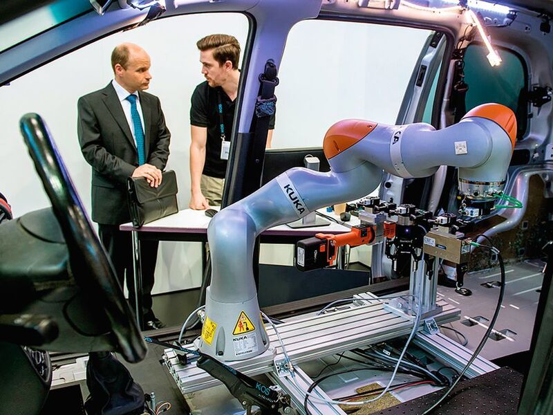 Viele Aussteller widmen sich dem Thema der Automatisierung in der Automobilindustrie (Messe München)