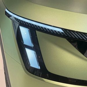 Die T-förmigen Scheinwerfer-Schlitze der Sudie finden sich im Design des Epiq ansatzweise wieder.(Bild:  Grimm – VCG)