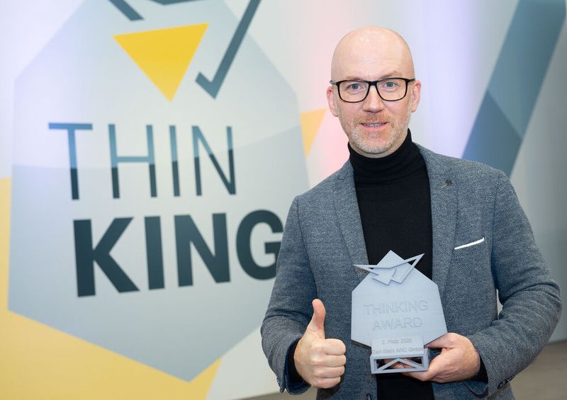 Tobias Jung, Geschäftsführer der Carl Stahl GmbH, und sein Team ergatterten den zweiten Platz des Thinking Awards. Gewonnen hat die Idee für ein besonders leichtes Lichtnetz. (Leichtbau BW / Lichgut)