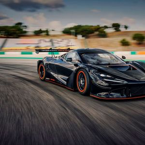 Der Rennwagen leistet mehr als 700 PS.(Bild:  McLaren)