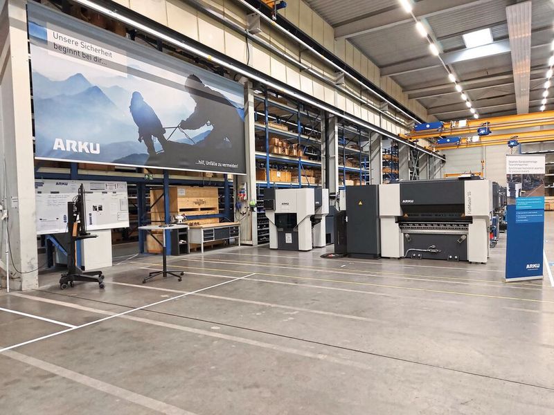 Blick in die Halle in Bühl. Der neue Fertigungsstandort befindet sich etwa 15 Kilometer vom Arku-Hauptsitz in Baden-Baden entfernt. (Bild: VCG/Finus)