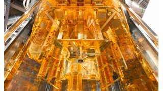 Blick in einen der 'Kronleuchter" von dem finnischen Unternehmen Bluefors; das Unternehmen liefert auch an IBM.  (Bild: Blue Fors)