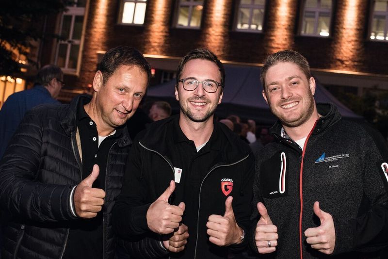 v.l. Daniel Riesterer (G & R Netzwerktechnik), Simon Feucht (G DATA) und Marcus Bierer (G & R Netzwerktechnik). (Alexandra Roth / fotoagentur-roth)