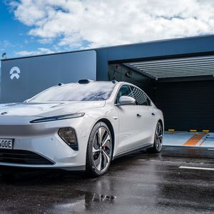 Nio-Fahrer sollen dort künftig innerhalb von wenigen Minuten ihre leere Batterie gegen eine volle tauschen lassen können.(Bild:  Nio)
