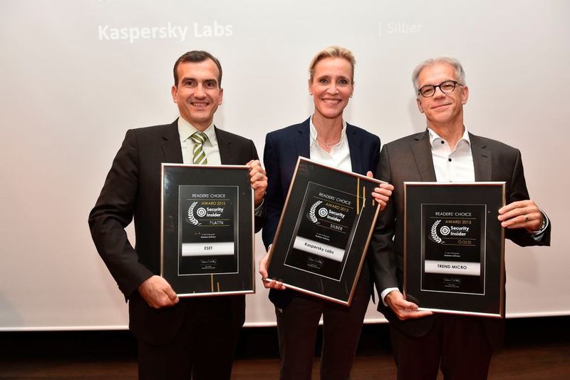 Die Gewinner des Security-Insider Award 2015 in der Kategorie Business Antivirus: Stefan Thiel von Eset, Beatrice von der Brüggen von Kaspersky Labs und Martin Ninnemann von Trend Micro. (VIT)