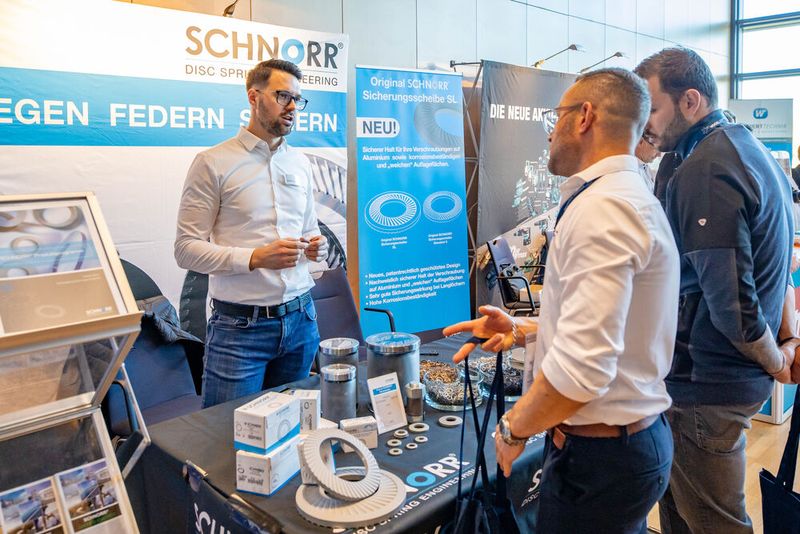 Gerade der fachliche Austausch unter den Schraubexperten untereinander ist das, was die Regionalmesse Schraubtec ausmacht. (Bild: Amelie Jehmlich/ART n Photo)