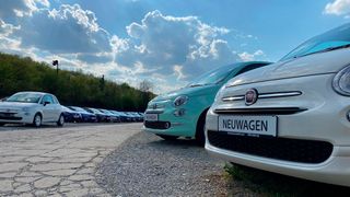 Einheitliche Preise der Hersteller für Neuwagen in allen EU-Ländern: Agenturmodelle könnten das Geschäft mit sogenannten EU-Neuwagen massiv bremsen. (Achter/»kfz-betrieb«)