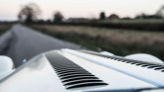 110 Jahre Morgan bedeuten auch: 110 Jahre pure Tradition. Die ist jetzt zumindest unter der Haube vorbei. (Morgan)