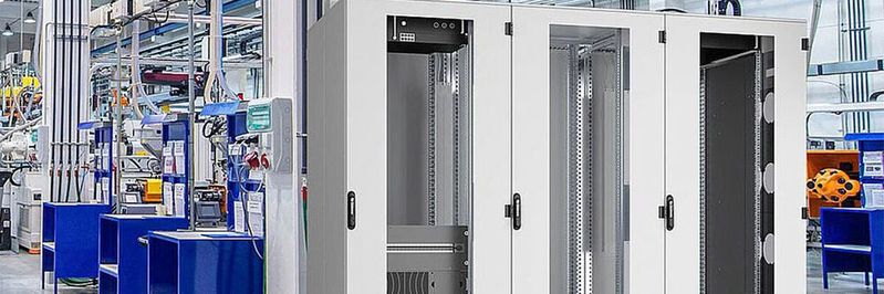 „Iqdata“ gehört zu den Produktlinien von Schäfer IT Systems. Bei Prosiebensat.1 bekam die Ausstattung ein Dach mit integriertem Kabel-Management. „Iqdata“ gehört zu den Produktlinien von Schäfer IT Systems. Bei Prosiebensat.1 bekam die Ausstattung ein Dach mit integriertem Kabel-Management.