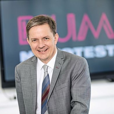 Alexander Blum ist seit 2001 Geschäftsführer bei Blum-Novotest. Das 1968 in Oberschwaben gegründete Familienunternehmen hat seine Wurzeln in der Werkzeugmaschinenindustrie. Heute ist es ein Weltmarktführer im Bereich der Mess- und Prüftechnik und global in diversen Branchen unterwegs. (Bild: © www.martinmaier.com)
