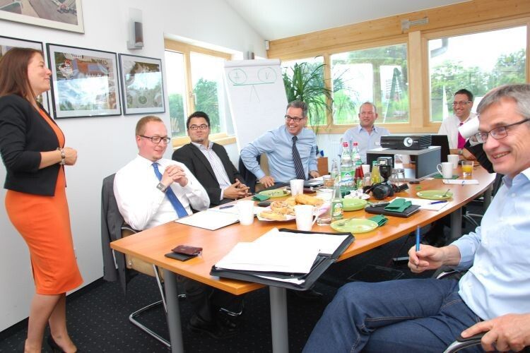 Die Jurymitglieder überzeugten sich von den Serviceleistungen vor Ort. (Foto: Rubbel)