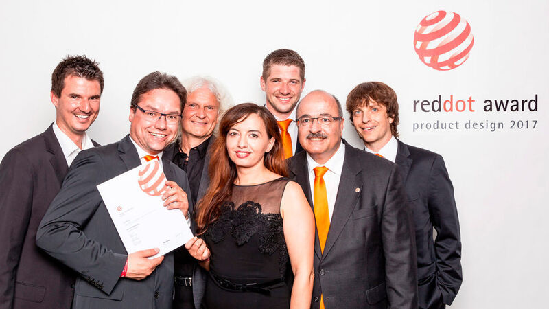 Delighted about the Red Dot Award: the KUKA team with industrial designer Mario Selic. (KUKA)