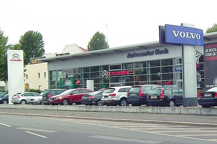 2006 eröffnet in Berlin-Friedrichshain das Mehrmarken-Autocenter mit den fünf Marken Citroën, Mazda, Skoda, Volvo und Koch-Gebrauchtwagen. (Foto: Koch)