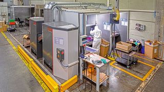 Die zwei Esta-Absauganlagen sorgen dafür, dass die Mitarbeiter von Infraserv Logistics staubfrei arbeiten können. (Bild: Esta)