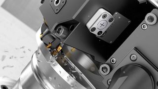 Sandvik Coromant sagt, dass bei der Zerspanung von ISO-S-Werkstoffen der überschwemmende Einsatz von Kühlschmiermitteln überholt ist. Darum verraten die Schweden, was es mit der sogenannten Präzisionskühlung und dem hydraulischen „Keil“ auf sich hat ... (Bild: Sandvik Coromant)