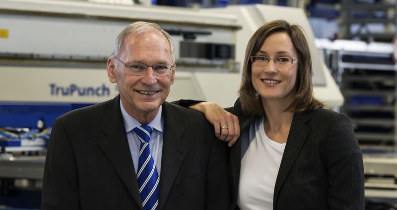 Die dritte und vierte Generation der Familie führen heute die Geschäfte: Ernst Gehrung zusammen mit seiner Tochter Julia Horn. (Bild: Frizlen)