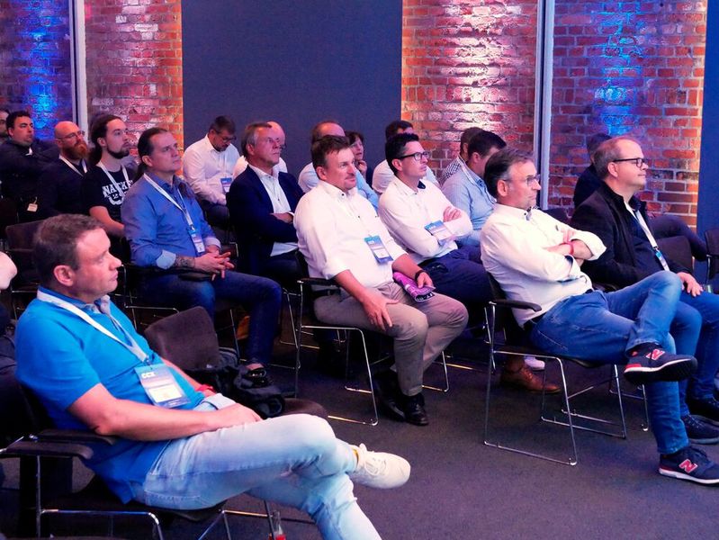 Teilnehmer wie Speaker waren von den Keynotes, Customer Insights und Anwenderberichten begeistert. (Bild: Vogel IT-Akademie)