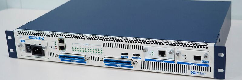 G.fast ist ein ITU-T-Standard der DSL-Technik und gilt als Nachfolgestandard zu VDSL2. Das Übertragungsverfahren basiert auf Supervectoring auf Vectoring. Zu sehen ist hier eine 24port DPU von Sckipio. G.fast ist ein ITU-T-Standard der DSL-Technik und gilt als Nachfolgestandard zu VDSL2. Das Übertragungsverfahren basiert auf Supervectoring auf Vectoring. Zu sehen ist hier eine 24port DPU von Sckipio.