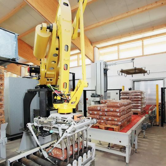 Die Baureihe Robotpac palettiert und depalettiert mit spezifisch entwickelten Greifsystemen unterschiedlichste Packstücke. Die Baureihe Robotpac palettiert und depalettiert mit spezifisch entwickelten Greifsystemen unterschiedlichste Packstücke.