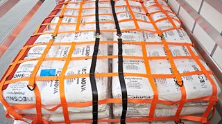 Das „PaXafe“-Netz von Spanset ist für Lkw und Anhänger gedacht. Sowohl Einzelladungen als auch Ladungen auf Paletten lassen sich damit sichern. (Bild: FOSTAR.DE)