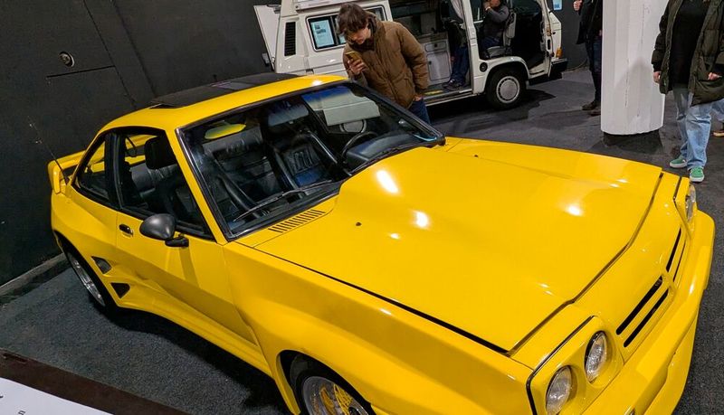 „Von diesem Modell von früher hat Daddy doch oft erzählt, oder?“ (Bild: Dominsky – VCG)