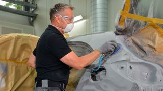 Ab sofort Standard in allen K&L-Werkstätten der IRS-Gruppe: Sika Automotive Repair mit den Marken Sika und sia Abrasives. (IRS)