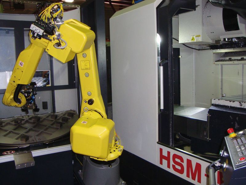 5-Achs-Simultan-Bearbeitungszentrum mit Roboter. (Bild: Bolliger)