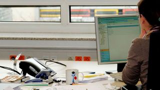 Selbst Routineaufgaben werden heute oft noch von Hand erledigt. Mit Robotic Process Automation (RPA), dem Einsatz von Software-Robotern, lassen sich viele administrative Vorgänge automatisieren.  (Bild: Pixabay)