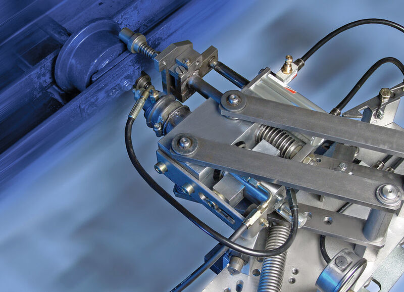 Mitlaufschmiersysteme von SKF, wie beispielsweise die Lincoln Cobra 1X, sind selbst schon kleine Roboter. Sie schmieren Ketten in der Bewegung und erhöhen dadurch die Produktivität. (SKF)