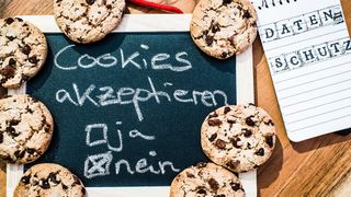 Cookies werden häufig widerrechtlich dazu genutzt, um aus dem Surfverhalten detaillierte Profile der Webseitenbesucher zu erstellen (© DatenschutzStockfoto – stock.adobe.com)