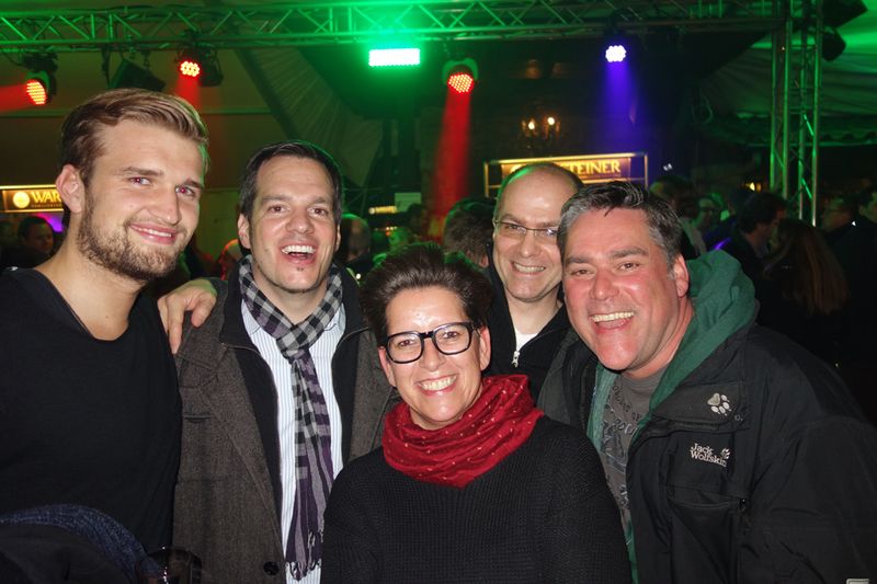 Das Sharp Team ist gut drauf. ()