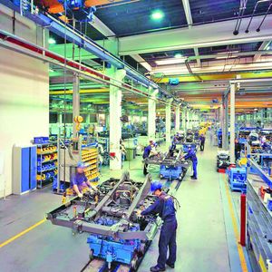 Mit einer Softwarelösung koordiniert Volvo CE weltweit die Versorgungsketten zu verschiedenen Fertigungsbetrieben und bringt Transparenz in die Produktionsabläufe.