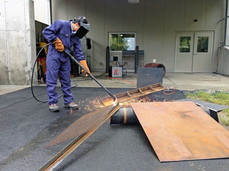 Die langen Duramax Hyamp-Brenner verbessern die Reichweite und sorgen für leichteres Arbeiten. (Bild: Hypertherm)