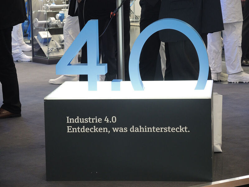 Industrie 4.0 und die Digitalisierung waren die beherrschenden Themen auf der 27. SPS IPC Drives in Nürnberg. Viele Unternehmen konnten schon konkrete Beispiele mit hohem Nutzwert aufzeigen. (Michel)