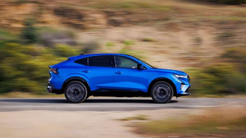 MIt seiner 4,71 Meter langen Karosserie ist der Rafale eine bereits stattliche Erscheinung. (Bild: Renault)