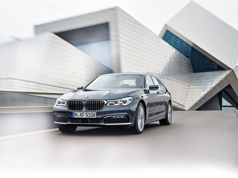 Karbonversteifte Luxuslimousine mit feinster Elektronik: Der neue BMW 7er 730d. (Bild: BMW Group)