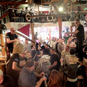Gute Stimmung garantiert: Die Alte Bootshalle von Gosch bietet das richtige Ambiente.