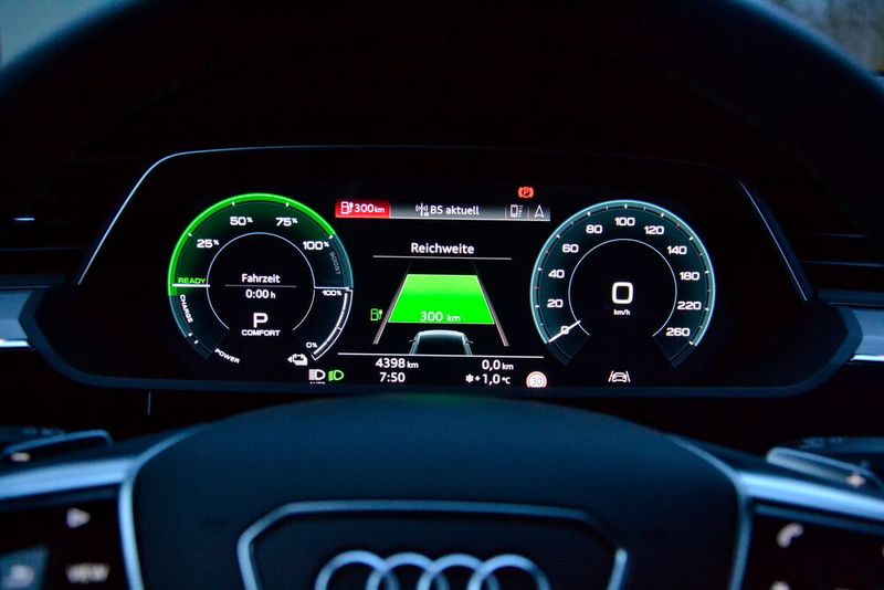 Mehr als 300 Kilometer Reichweite hat uns … (Bild: Michel/»kfz-betrieb«)