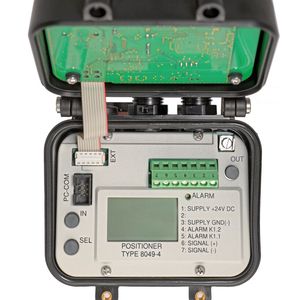 Stellungsregler: Plug-and-Play: Mit den nachrüstbaren IIoT-Modulen für Regelventile werden Monitoring und Predictive Maintenance selbst für Anlagenbetreiber ohne spezielle Vorkenntnisse einfach nutzbar.(Bild:  Schubert & Salzer)