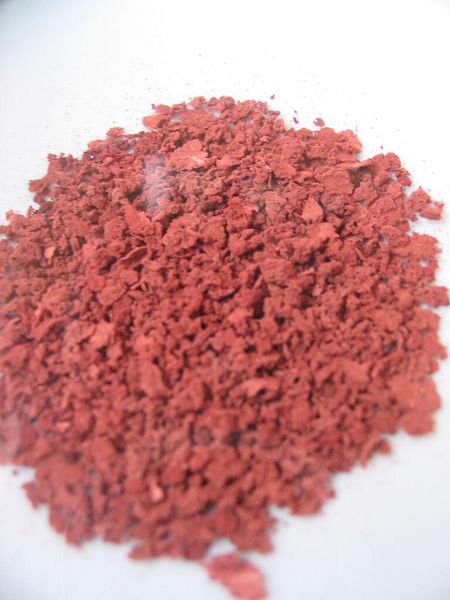 Kupfer: Risikoklasse: mittel. Einsatzfelder: Elektronindustrie, Maschinenbau und Bauindustrie. Preisentwicklung: Deutlicher Anstieg - Ende 2005 lag der Preis bei rund 4.500 US-Dollar pro Tonne und Mitte 2012 kostete die Tonne 7500 US-Dollar. Zukunftsrelevanz: Hohe Bedeutung im Bereich E-Mobilität und Windkraft. Politisches Risiko: Kupfer könnte aufgrund seiner Bedeutung für Zukunftstechnologie für strategische Industriepolitik genutzt werden. (Bild: David Mülheims unter CC-BY-SA 2.5, wikicommons)