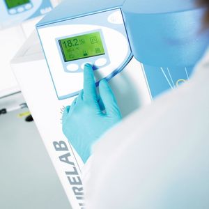Abb. 2: Die Leitfähigkeit und der spezifische Widerstand bei 25°C sind wichtige Qualitätskriterien für Reinstwasser. 