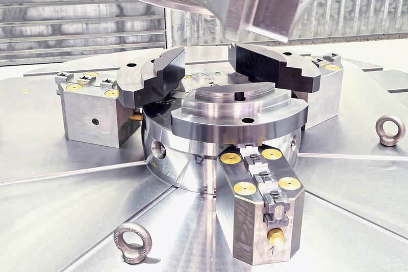 Das Schunk Handspannfutter Rota-S Flex wiegt bis zu 60 % weniger als konventionelle Drehfutter und deckt einen besonders großen Spannbereich ab. (Schunk GmbH & Co KG)