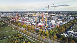 Vor etwa sechs Monaten haben die ersten Aussteller begonnen, ihre Exponate aufzubauen: Inzwischen laufen die Vorbereitungen für die Bauma 2025 auf Hochtouren.  (Bild: © Copyright 2022, Messe München GmbH)
