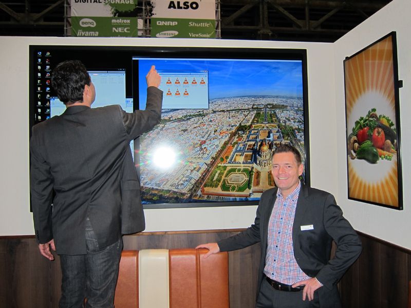 Ingo Krause (r., LG) passte auf, dass sein Kollege Sokarno Ismail nicht runter fällt.  (Bild: IT-BUSINESS)