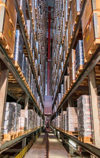 Erweiterung des automatischen Kühllagers für die Molkerei Ammerland EG um 24.500 Regalstellplätze mit verschiedenen Temperaturzonen. (Bild: Westfalia)