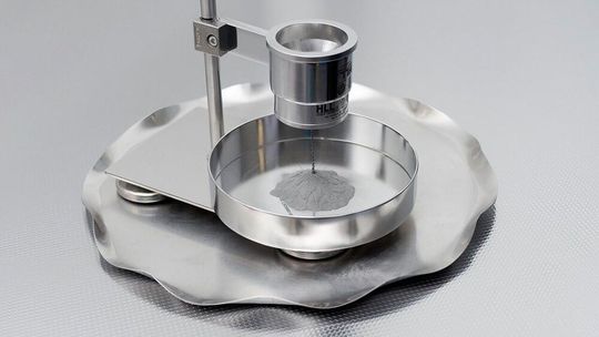 Der finnische Edelstahlhersteller Outokumpu will in Deutschland bald Metallpulver für die Additive Fertigung herstellen, die es bisher noch nicht gab. Das Unternehmen verfolgt dabei sogar die Strategie der Materialkreislauf-Wirtschaft. Lesen Sie hier, was man vorhat.(Bild:  Outokumpu)