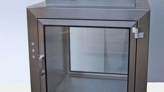 Schleusen, hier im Bild eine Materialschleuse, müssen genau auf die Anforderungen ausgelegt werden. (Bilder: Dastex)