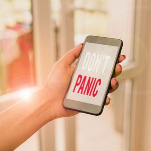 Sollte sich der Stressor durch die instrumentelle Stressbewältigung nicht verändert haben, meldet sich dann der persönliche Stressverstärker. Hier kann dann die „kognitive“ Stressbewältigung hilfreich sein. Bedeutet, wenn sich der Stressor eben nicht verändern lässt, dann kann man lediglich seine eigene Einstellung zum Problem verändern.(Bild:  Jovana V female)